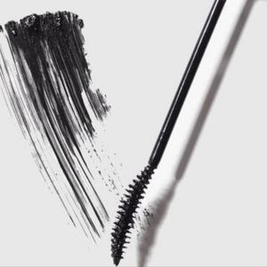 Victoria Beckham Beauty Future Lash Smudge-free Lifting Mascara without box.